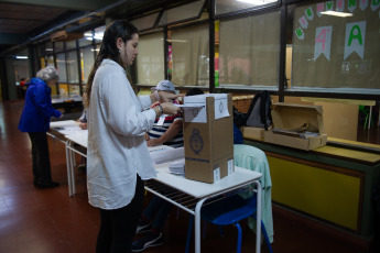 Buenos Aires.- The general elections began today throughout the country, in elections in which some 35 million Argentines are qualified to elect a new Government in a contest with five presidential candidates, and the expectation is placed on whether it will be necessary or not the runoff to define the next head of state.