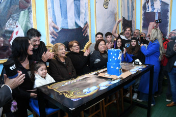 Buenos Aires, Argentina.- In the photos taken on October 30, 2023, Claudia, Rita and Ana María Maradona, three of Diego Amando Maradona's sisters, celebrated the 63rd anniversary of his birth, at Bar Lo del Diego, located on the Caminito tourist promenade, in the Buenos Aires neighborhood of La Boca. Maradona, the greatest idol of Argentine football and one of the great stars that international football has produced, would be turning 63 years old this Monday.