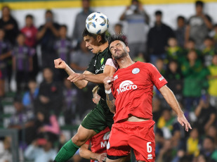 Buenos Aires, Argentina.- In the photos taken on October 17, 2023, during the match between Belgrano and Defensa y Justicia at the Norberto Tomaghello Stadium in Florencio Varela. Belgrano defeated Defensa y Justicia 2-0 and confirmed its status as leader of Zone B of the Professional Football League (LPF) Cup. Lucas Passerini and Ulises Sánchez scored the goals in the match played at the Norberto “Tito” Tomaghello stadium.