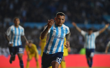 Buenos Aires, Argentina.- In the photos taken on October 24, 2023, Racing faced Boca Juniors in the classic on the tenth date of Zone B of the Professional Football League Cup at the Presidente Perón Stadium. Racing was left with a key victory against Boca 2-1, in its aspirations to qualify for the quarterfinals of the League Cup. With goals from Emiliano Vecchio and Leonardo Sigali, in the last minute of stoppage time, the local team won the Cilindro.