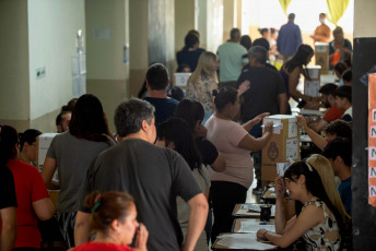 Catamarca.- National and provincial elections at School No. 193 of Valle Chico, the tables began to operate at 8 with total normality.