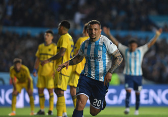 Buenos Aires, Argentina.- In the photos taken on October 24, 2023, Racing faced Boca Juniors in the classic on the tenth date of Zone B of the Professional Football League Cup at the Presidente Perón Stadium. Racing was left with a key victory against Boca 2-1, in its aspirations to qualify for the quarterfinals of the League Cup. With goals from Emiliano Vecchio and Leonardo Sigali, in the last minute of stoppage time, the local team won the Cilindro.