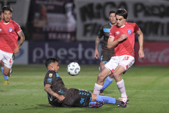 Buenos Aires, Argentina.- In the photos taken on October 2, 2023, during the match between Platense and Argentinos Juniors at the Ciudad de Vicente López stadium, the last of the traditional classics of the interzonal date of the Cup. Platense tied 0-0 0 with Argentinos Juniors, focused on different objectives. The local team was more in the first half and the visitor did the same in the second half.