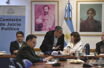 Buenos Aires, Argentina.- En las fotos tomadas el 11 de octubre del 2023, la mayoría oficialista de la Comisión de Juicio Político de la Cámara de Diputados aprobó el informe de formulación de cargos por presunto mal desempeño contra los jueces de la Corte Suprema de Justicia, quienes serán citados para que realicen su descargo.