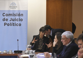 Buenos Aires, Argentina.- En las fotos tomadas el 11 de octubre del 2023, la mayoría oficialista de la Comisión de Juicio Político de la Cámara de Diputados aprobó el informe de formulación de cargos por presunto mal desempeño contra los jueces de la Corte Suprema de Justicia, quienes serán citados para que realicen su descargo.