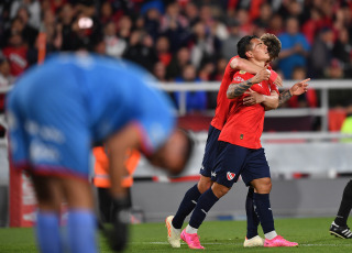 Buenos Aires, Argentina.- In the photos taken on October 18, 2023, during the match between Independiente and Barracas Central at the Libertadores de América stadium. Independiente defeated Barracas Central 3-0 in Avellaneda and is the temporary leader of Zone A of the League Cup.