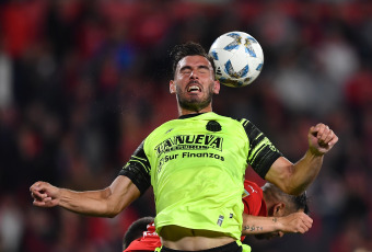 Buenos Aires, Argentina.- In the photos taken on October 18, 2023, during the match between Independiente and Barracas Central at the Libertadores de América stadium. Independiente defeated Barracas Central 3-0 in Avellaneda and is the temporary leader of Zone A of the League Cup.