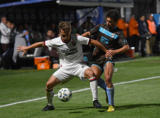 Buenos Aires, Argentina.- In the photos taken on October 30, 2023, during the match between Platense and Newell's at the Ciudad de Vicente López Stadium for the League Cup. Platense and Newell's did not take advantage and tied 0-0. "El Calamar" was one step away from being saved from relegation and occupies a qualifying place for the League Cup playoffs.