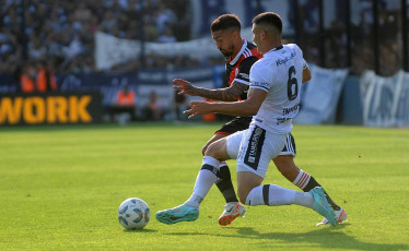 La Plata, Argentina.- En las fotos tomadas el 29 de octubre del 2023, durante el partido entre River Plate y Gimnasia en un encuentro correspondiente a la fecha 11 de la Copa de la Liga. El conjunto que dirige Martín Demichelis se impuso 2-1 como visitante ante los de Leonardo Madelón. River dio vuelta el marcador en el Bosque gracias a los goles de Paulo Díaz y Salomón Rondón, ambos en el segundo tiempo