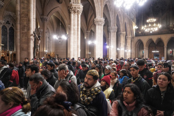 Luján, Argentina.- In the photos taken on October 1, 2023, thousands of pilgrims arrived at the Basilica of Our Lady of Luján, in the west of the province of Buenos Aires to participate in the 49th Youth Pilgrimage, one of the most important manifestations of faith in Argentina. The ceremony was held under the motto “Mother, we are in your hands, give us strength to unite.”