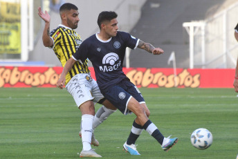 Córdoba, Argentina.- En las fotos tomadas el 29 de octubre del 2023, durante el partido entre Independiente Rivadavia y Almirante Brown en el estadio Mario Kempes. Después de más de 30 partidos en la Primera Nacional, Independiente Rivadavia de Mendoza hizo historia y venció 2-0 a Almirante Brown, logrando el ascenso a la Liga Profesional.