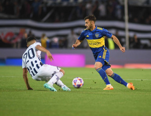 Mendoza, Argentina.- In the photos taken on October 15, 2023, during the match between Boca Juniors and Talleres de Córdoba in a match played at the Malvinas Argentinas stadium in Mendoza. Boca qualified for the semifinals of the Argentine Cup after drawing 1-1 with Talleres, with a goal from Uruguayan striker Edinson Cavani and winning 4-1 in the penalty shootout.