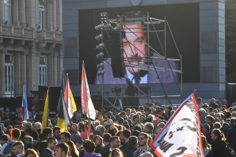 Buenos Aires, Argentina.- En las fotos tomadas el 30 de octubre del 2023, el Comité Nacional de la Unión Cívica Radical (UCR) celebró el 40 aniversario del triunfo electoral que consagró presidente a Raúl Alfonsín tras siete años de dictadura militar. Argentina conmemora un hito histórico, marcando 40 años desde las elecciones que pusieron fin a la última dictadura militar (1976-1983), inaugurando así el período más largo de democracia en el país, dejando atrás una serie de golpes de Estado que marcaron el siglo XX en la nación.