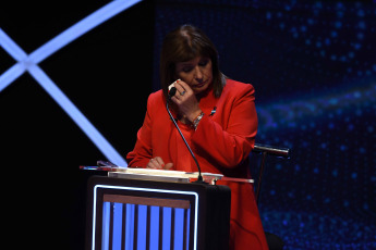 Buenos Aires, Argentina.- En las fotos tomadas el 8 de octubre del 2023, los candidatos Javier Milei, de La Libertad Avanza; Patricia Bullrich (foto), de Juntos por el Cambio; Sergio Massa, de Unión por la Patria; Juan Schiaretti, de Hacemos por Nuestro País; y Myriam Bregman, del Frente de Izquierda Unidad, participaron del segundo debate presidencial que se realizó en la facultad de Derecho de la Universidad de Buenos Aires (UBA). El debate, contó con muchos más cruces y momentos de tensión que el domingo pasado, los candidatos dieron sus discursos de cierre.