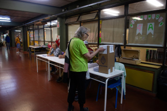 Buenos Aires.- The general elections began today throughout the country, in elections in which some 35 million Argentines are qualified to elect a new Government in a contest with five presidential candidates, and the expectation is placed on whether it will be necessary or not the runoff to define the next head of state.