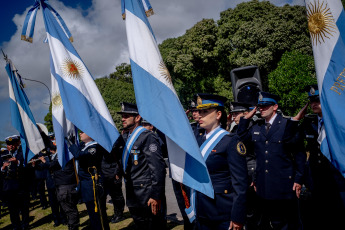 Mar del Plata, Argentina.- En las fotos tomadas el 25 de octubre del 2023, homenajean a los tripulantes del ARA San Juan a seis años de su última partida desde Mar del Plata, donde 44 tripulantes del ARA San Juan hace seis años zarparon por última vez. En el emotivo acto en la Base Naval, estuvieron presentes autoridades de la Armada, familiares de los tripulantes y el intendente de General Pueyrredon, Guillermo Montenegro, entre otros.