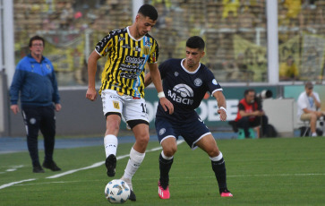 Córdoba, Argentina.- In the photos taken on October 29, 2023, during the match between Independiente Rivadavia and Almirante Brown at the Mario Kempes stadium. After more than 30 games in the Primera Nacional, Independiente Rivadavia de Mendoza made history and beat Almirante Brown 2-0, achieving promotion to the Professional League.