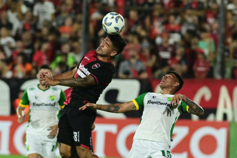 Rosario, Argentina.- In the photos taken on November 27, 2023, during the match between Newell's and Defensa y Justicia at the Marcelo Bielsa stadium in Parque de la Independencia. Newell's beat Defensa y Justicia 3-0 at the close of Gabriel Heinze's technical cycle. A double from Francisco González and a goal from Gustavo Velázquez were the goals for La Lepra.