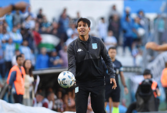 Buenos Aires, Argentina.- In the photos taken on November 5, 2023, during the match between Racing Club and Central Córdoba of Santiago del Estero, on date 12 of the Professional League Cup at the Presidente Perón Stadium. Racing drew 1-1 in Avellaneda with Central Córdoba from Santiago del Estero. The match featured goals from Roger Martínez and Mateo Sanabria.