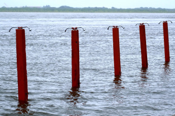 Corrientes, Argentina.- En las fotos tomadas el 3 de noviembre del 2023, muestra las zonas afectadas por la creciente de los ríos Paraná y Uruguay, lo que provocó que más de 600 personas sean evacuadas en Corrientes y se espera que el operativo continúe en las próximas horas. Según el Comando de Operaciones de Emergencia (COE) hay 624 personas evacuadas.