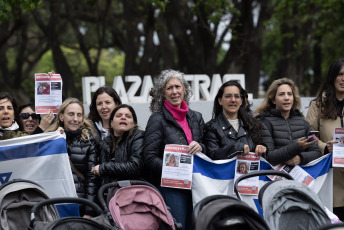 Buenos Aires, Argentina.- In the photos taken on November 1, 2023, women gathered in Buenos Aires in a meeting to demand the release of the more than 30 boys and girls that the radical Islamic movement Hamas is holding hostage in the Strip. of Gaza after the attack perpetrated in Israeli territory on Saturday, October 7.