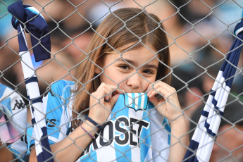 Buenos Aires, Argentina.- In the photos taken on November 5, 2023, during the match between Racing Club and Central Córdoba of Santiago del Estero, on date 12 of the Professional League Cup at the Presidente Perón Stadium. Racing drew 1-1 in Avellaneda with Central Córdoba from Santiago del Estero. The match featured goals from Roger Martínez and Mateo Sanabria.