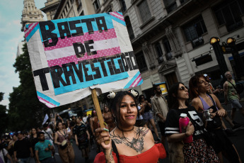 Buenos Aires, Argentina.- In the photos taken on November 20, 2023, during the march of the cross-dressing collective from the Plaza de Mayo to the Congress, they exhibited several posters, with the rights of justice and denial of life losses. Distintos referentes del colectivo. The activity, republished for this holiday from 2020, and in this edition as claimed "the pedido de justice por el travesticidio de Zoe López García", referente del Hotel Gondolín, published by your couple last November 11.