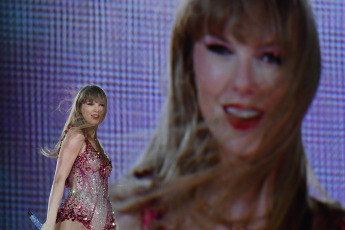 Buenos Aires.- En las fotos del 9 de noviembre, 2023, Taylor Swift , abrio hoy el primer show de los 3 programados en el país con con entradas agotadas en el estadio Monumental de River Plate.