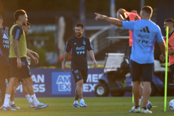 Buenos Aires, Argentina.- In the photos taken on November 14, 2023, the Argentine National Team, led by Lionel Messi, during a training session in Ezeiza, prepares the last double date of the South American Qualifiers of the year, in which it will face Uruguay and Brazil. The Albiceleste will host the Celeste this Thursday (16) at La Bombonera and will visit Brazil next Tuesday at the Maracaná.