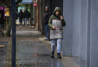 Neuquén, Argentina.- En las fotos tomadas el 2 de noviembre del 2023, muestra las calles de la ciudad de Neuquén en medio de las constantes lluvias. El Servicio Meteorológico Nacional, emitió una alerta de nivel rojo para una porción de la provincia de Misiones por probables lluvias y tormentas muy intensas. Desde la jornada del miércoles se vienen registrando lluvias y tormentas de variada intensidad sobre gran parte del país, especialmente en la franja central y gran parte del Litoral y noreste argentino.