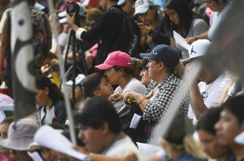 Buenos Aires, Argentina.- En las fotos tomadas el 23 de noviembre del 2023, organizaciones sociales, entre ellas el polo Obrero, realizan un plenario nacional piquetero contra las medidas anunciadas por el Presidente electo Javier Milei. Delegados de todo el país discutirán un "plan de lucha contra el ajuste" y luego marcharán a Plaza de Mayo para acompañar a las Madres de Plaza de Mayo, en rechazo al negacionismo del terrorismo de Estado.