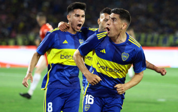 Córdoba, Argentina.- In the photos taken on November 22, 2023, during the match between Boca Junior and Estudiantes de La Plata in the semifinals of the Argentine Cup at the Mario Alberto Kempes stadium. Boca lost 3-2 with Estudiantes and put its presence in the 2024 Copa Libertadores in check.