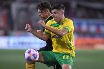 Buenos Aires, Argentina.- In the photos taken on November 23, 2023, during the match between Defensa y Justicia and San Lorenzo at the La Fortaleza stadium in Lanús in the semifinals of the Argentine Cup. Defensa y Justicia defeated San Lorenzo 1-0, which will define the title and a place in the CONMEBOL Libertadores in 2024 with Estudiantes de La Plata, who eliminated Boca Juniors. The final would be on Wednesday, December 13.