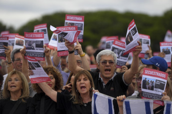 Buenos Aires- In the photo taken on November 17, 2023, students, graduates and university professors expressed their concern about the increase of anti-Semitic slogans in universities as a result of the conflict between Israel and the Palestinian Islamist movement Hamas, and gathered on the steps of the Law School of the University of Buenos Aires (UBA) where they demanded the release of more than two hundred hostages kidnapped on October 7.