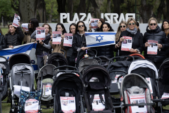 Buenos Aires, Argentina.- In the photos taken on November 1, 2023, women gathered in Buenos Aires in a meeting to demand the release of the more than 30 boys and girls that the radical Islamic movement Hamas is holding hostage in the Strip. of Gaza after the attack perpetrated in Israeli territory on Saturday, October 7.