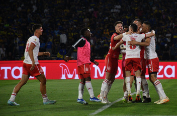 Córdoba, Argentina.- In the photos taken on November 22, 2023, during the match between Boca Junior and Estudiantes de La Plata in the semifinals of the Argentine Cup at the Mario Alberto Kempes stadium. Boca lost 3-2 with Estudiantes and put its presence in the 2024 Copa Libertadores in check.