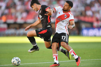 Buenos Aires, Argentina.- En las fotos tomadas el 26 de noviembre del 2023, durante el partido entre River Plate e Instituto en el estadio Libertadores de América en la primera fase de la Copa de la Liga Profesional. River, igualó sin goles frente a Instituto y quedó en segundo puesto de la Zona A.