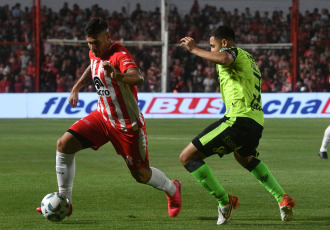 Córdoba, Argentina.- In the photos taken on November 13, 2023, during the match between Instituto de Córdoba and Barracas Central, in a match on the 13th round of the League Cup at the Estadio Monumental Presidente Perón. Instituto tied 0-0 with Barracas Central. On the last date, Barracas will host Argentinos Juniors and Instituto will visit River Plate.