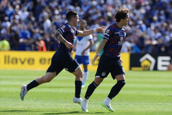 Buenos Aires, Argentina.- In the photos taken on November 5, 2023, during the match between Vélez Sarsfield and Talleres de Córdoba in a match valid for date 12 of Zone A at the José Amalfitani stadium. Vélez Sarsfield and Talleres de Córdoba tied 1-1. Rodrigo Garro and Claudio Aquino, both in the first half, scored the goals. The VAR, led by Mauro Vigilano, annulled a goal that Lautaro Ovando scored for the visit.