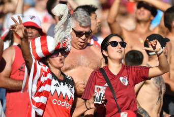 Buenos Aires, Argentina.- En las fotos tomadas el 26 de noviembre del 2023, durante el partido entre River Plate e Instituto en el estadio Libertadores de América en la primera fase de la Copa de la Liga Profesional. River, igualó sin goles frente a Instituto y quedó en segundo puesto de la Zona A.