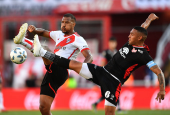 Buenos Aires, Argentina.- En las fotos tomadas el 26 de noviembre del 2023, durante el partido entre River Plate e Instituto en el estadio Libertadores de América en la primera fase de la Copa de la Liga Profesional. River, igualó sin goles frente a Instituto y quedó en segundo puesto de la Zona A.