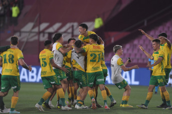 Buenos Aires, Argentina.- In the photos taken on November 23, 2023, during the match between Defensa y Justicia and San Lorenzo at the La Fortaleza stadium in Lanús in the semifinals of the Argentine Cup. Defensa y Justicia defeated San Lorenzo 1-0, which will define the title and a place in the CONMEBOL Libertadores in 2024 with Estudiantes de La Plata, who eliminated Boca Juniors. The final would be on Wednesday, December 13.