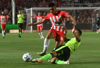 Córdoba, Argentina.- In the photos taken on November 13, 2023, during the match between Instituto de Córdoba and Barracas Central, in a match on the 13th round of the League Cup at the Estadio Monumental Presidente Perón. Instituto tied 0-0 with Barracas Central. On the last date, Barracas will host Argentinos Juniors and Instituto will visit River Plate.