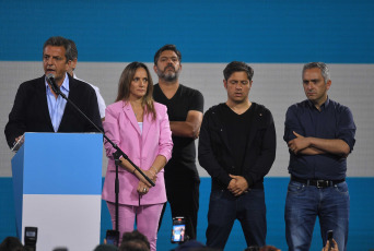 Buenos Aires.- En la foto tomada el 19 de noviembre de 2023, el candidato presidencial de Unión por la Patria (UxP), Sergio Massa, reconoció hoy la derrota en el balotaje frente al postulante de La Libertad Avanza (LLA); Javier Milei, a quien llamó para felicitarlo.