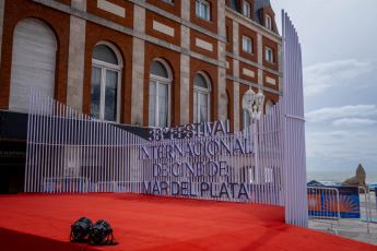 Mar del Plata, Argentina.- In the photos taken on November 1, 2023, during the opening of the International Film Festival in its 38th edition. Until Sunday (12), the city of Mar del Plata is hosting its Festival International Film Festival, the most prominent cinematographic meeting in Argentina and Latin America. This edition, which coincides with the fortieth anniversary of democracy in the country, promises a diverse and captivating selection of both national and international films.