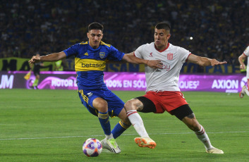 Córdoba, Argentina.- In the photos taken on November 22, 2023, during the match between Boca Junior and Estudiantes de La Plata in the semifinals of the Argentine Cup at the Mario Alberto Kempes stadium. Boca lost 3-2 with Estudiantes and put its presence in the 2024 Copa Libertadores in check.