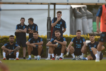 Buenos Aires, Argentina.- In the photos taken on November 14, 2023, the Argentine National Team, led by Lionel Messi, during a training session in Ezeiza, prepares the last double date of the South American Qualifiers of the year, in which it will face Uruguay and Brazil. The Albiceleste will host the Celeste this Thursday (16) at La Bombonera and will visit Brazil next Tuesday at the Maracaná.