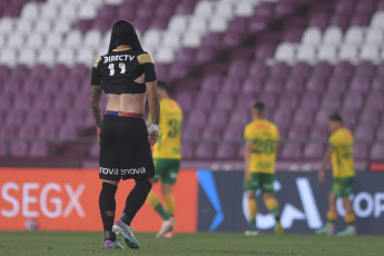 Buenos Aires, Argentina.- In the photos taken on November 23, 2023, during the match between Defensa y Justicia and San Lorenzo at the La Fortaleza stadium in Lanús in the semifinals of the Argentine Cup. Defensa y Justicia defeated San Lorenzo 1-0, which will define the title and a place in the CONMEBOL Libertadores in 2024 with Estudiantes de La Plata, who eliminated Boca Juniors. The final would be on Wednesday, December 13.