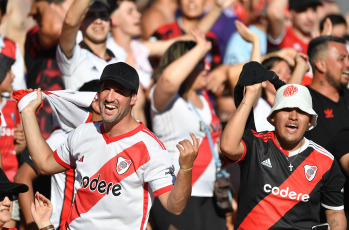 Buenos Aires, Argentina.- En las fotos tomadas el 26 de noviembre del 2023, durante el partido entre River Plate e Instituto en el estadio Libertadores de América en la primera fase de la Copa de la Liga Profesional. River, igualó sin goles frente a Instituto y quedó en segundo puesto de la Zona A.