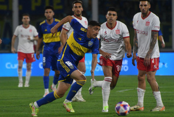 Córdoba, Argentina.- In the photos taken on November 22, 2023, during the match between Boca Junior and Estudiantes de La Plata in the semifinals of the Argentine Cup at the Mario Alberto Kempes stadium. Boca lost 3-2 with Estudiantes and put its presence in the 2024 Copa Libertadores in check.